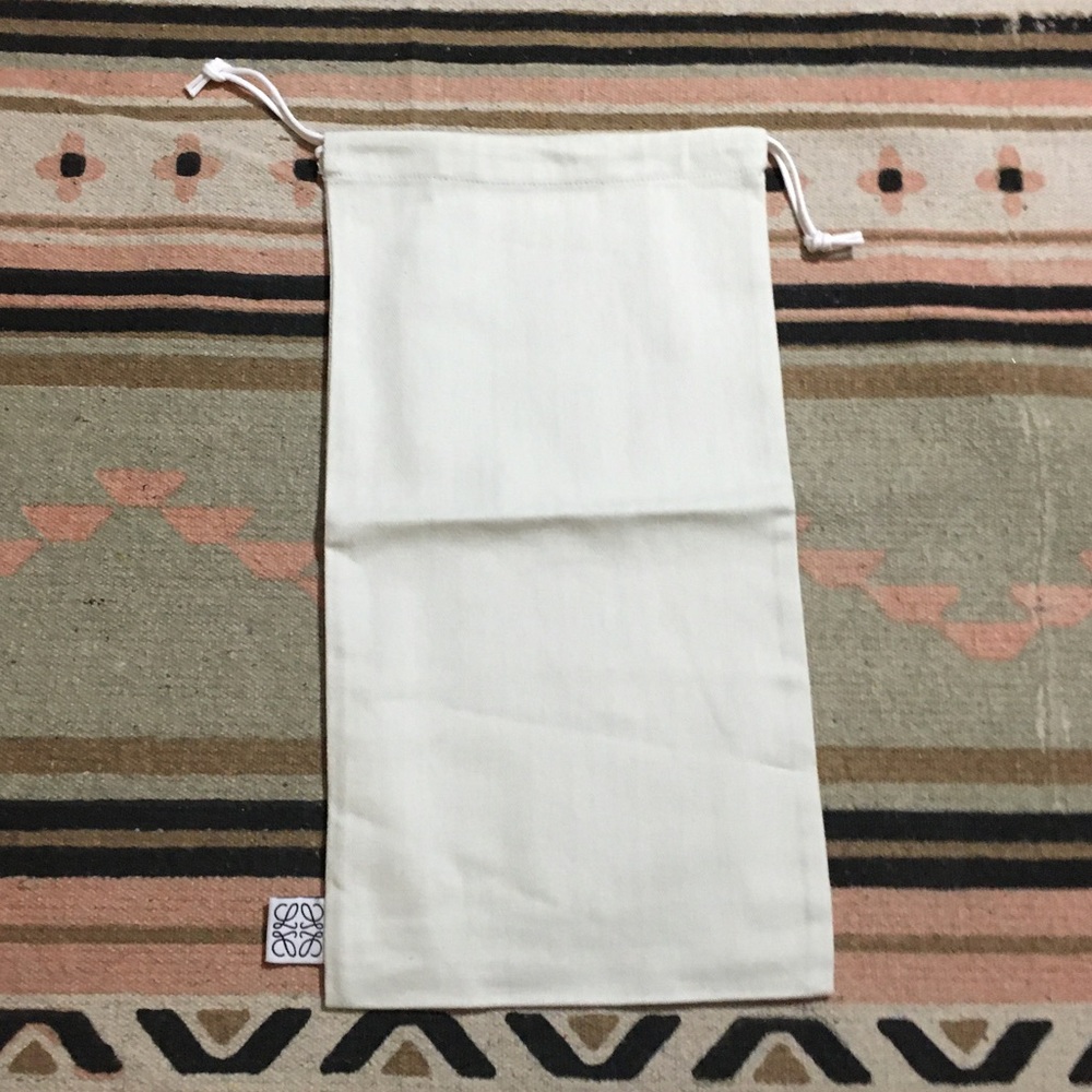 Loewe White Dustbag SMALL approx 14” x 8”
Good for travel 
Never used